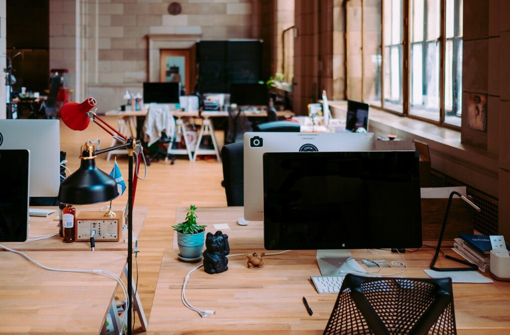 営業で残業が少ない仕事はどれですか？